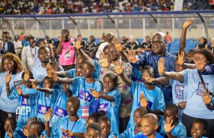 Le président Félix Tshisekedi fait le show au stade Martiri avec son maillot de gardien