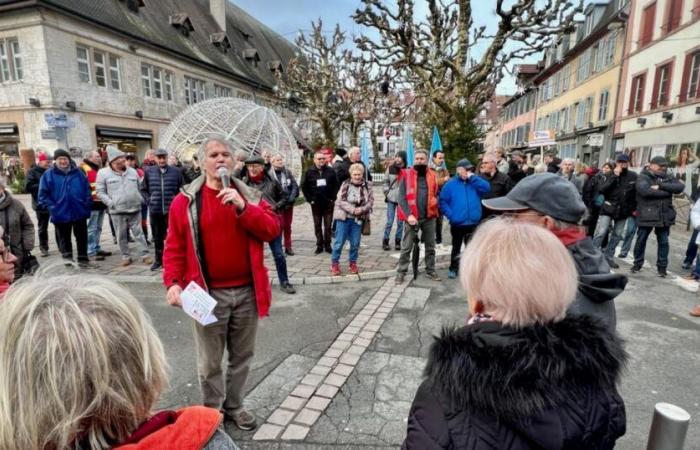 des retraités dans la rue pour dénoncer le budget 2025