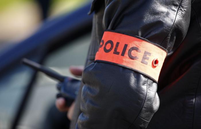 Un conducteur percute un véhicule de police, un policier ouvre le feu