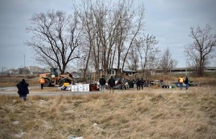 démantèlement partiel d’un camp de sans-abri à Longueuil