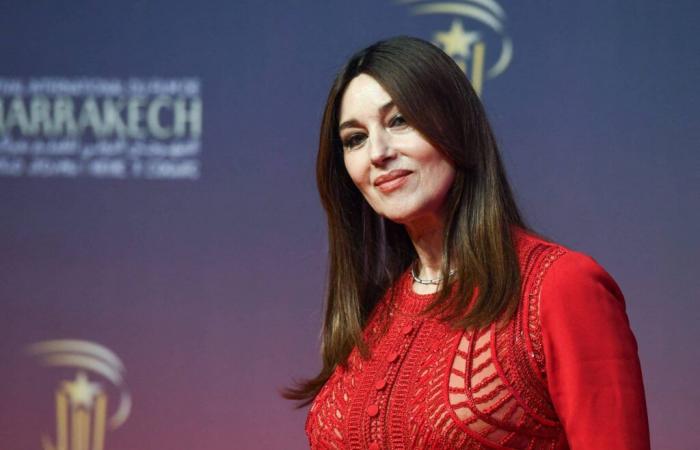 “C’est courageux”, Monica Bellucci évoque sa relation amoureuse improbable avec Tim Burton