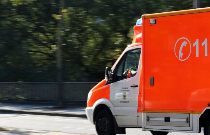 il a appelé les secours 5 fois, une ambulance est arrivée trop tard, il est décédé à son domicile d’un arrêt cardiaque