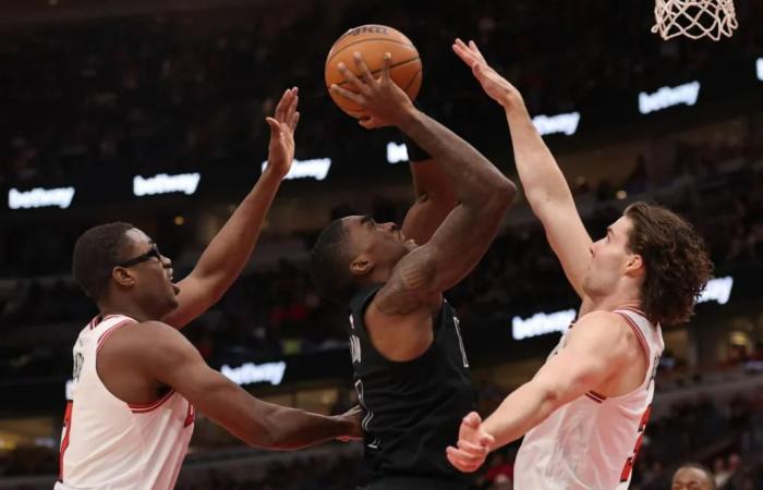 Les Nets remaniés et épuisés ne font pas le poids face aux Bulls lors d’une troisième défaite consécutive