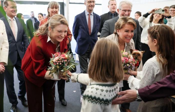 Maria Teresa et Stéphanie de Luxembourg resplendissantes au bazar de Noël