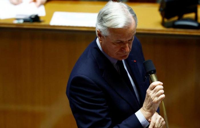 Barnier hué à l’Assemblée lors d’un hommage à un ancien député