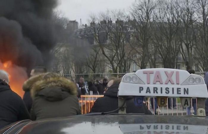 des centaines d’automobilistes manifestent près de l’Assemblée nationale