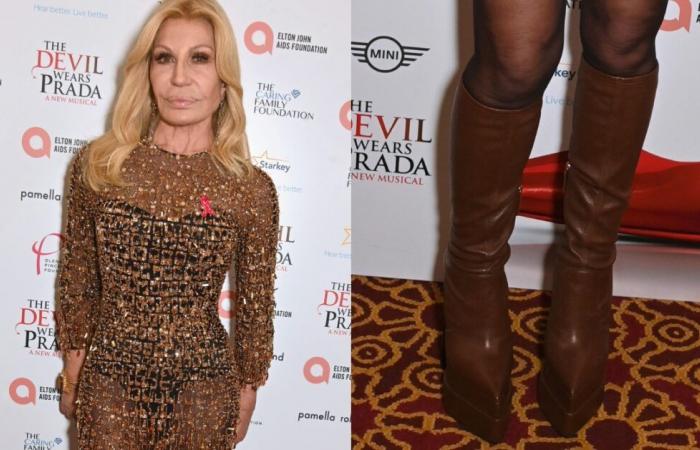 Donatella Versace apporte du glamour avec une robe transparente et des bottes à plateforme marron chocolat à la première de “Le Diable s’habille en Prada : La comédie musicale” à Londres