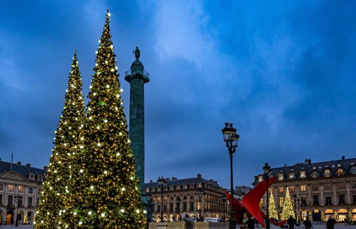 Illuminations de Noël 2024 place Vendôme à Paris