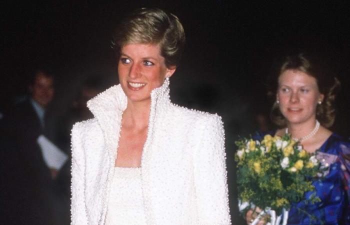 Le jour où Lady Diana a ébloui la scène des British Fashion Awards avec une robe emblématique en perles