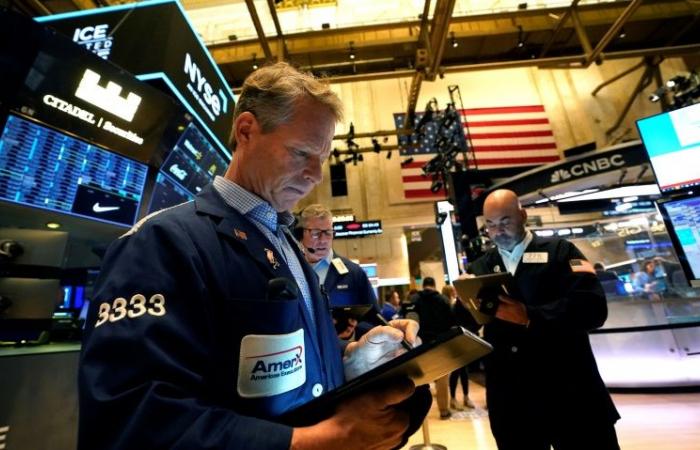 Record pour le Nasdaq et le S&P 500 à Wall Street, le Dow Jones s’effondre