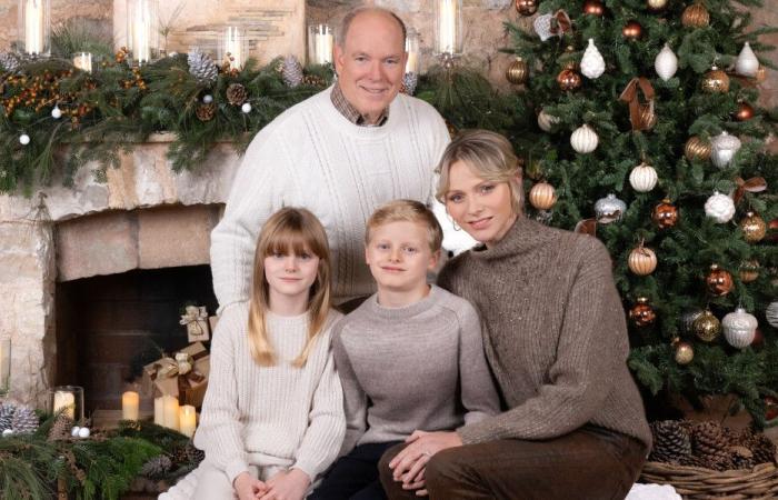 Jacques et Gabriella de Monaco mignons sur la traditionnelle photo de Noël