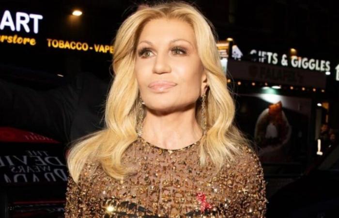 Les fans critiquent le look « méconnaissable » de Donatella Versace après le gala de charité – Celebrity News – Divertissement