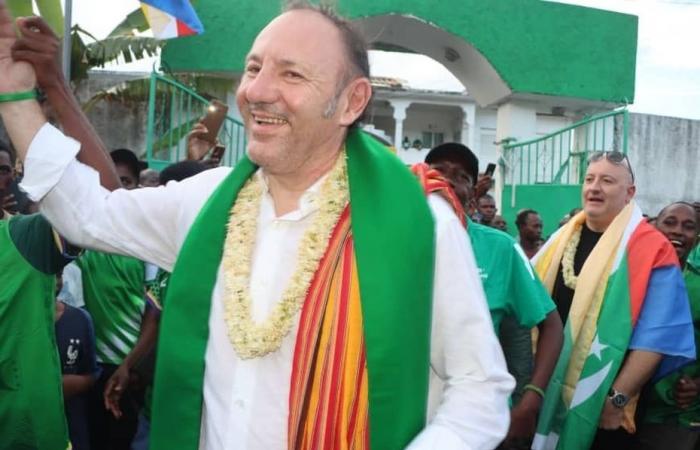 Le sélectionneur de l’équipe des Comores de football revient pour un premier bilan et des bains publics