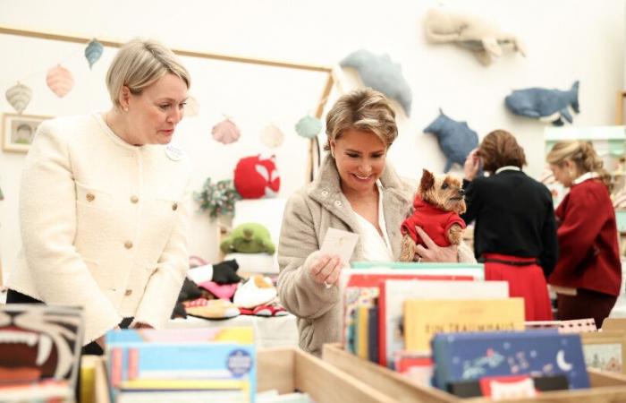 Maria Teresa et Stéphanie de Luxembourg resplendissantes au bazar de Noël