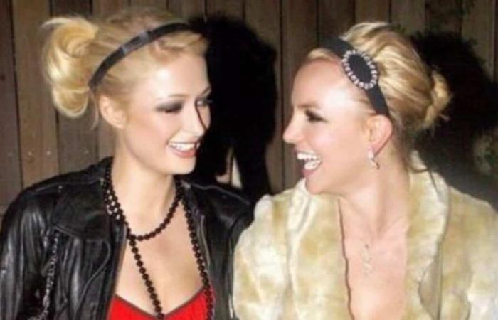 Paris Hilton marque l’anniversaire de Britney Spears avec des photos emblématiques alors que la chanteuse partage une vidéo bizarre pour son anniversaire