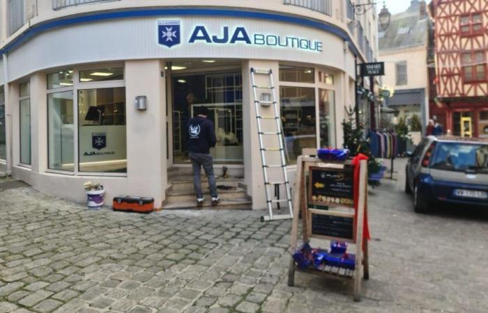 L’AJA inaugure un nouveau magasin dans le centre-ville historique, fans et commerçants sont aux anges