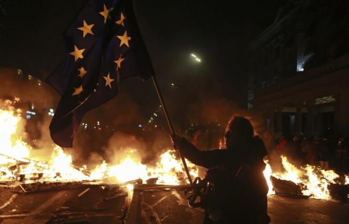 26 blessés lundi soir, principalement des manifestants