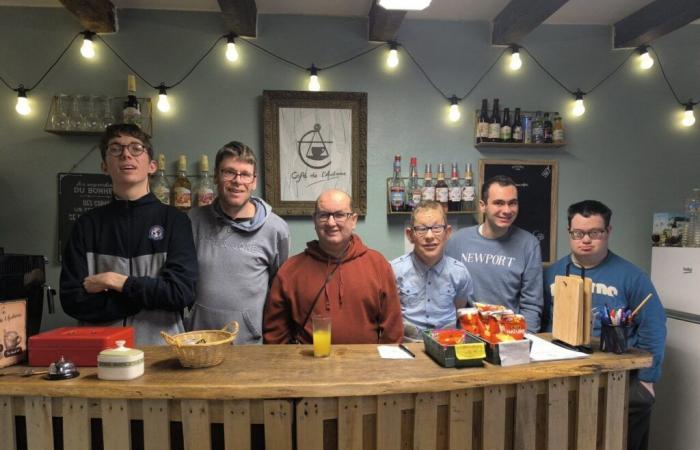 Le bar associatif de ce village du Morbihan est tenu par des personnes handicapées