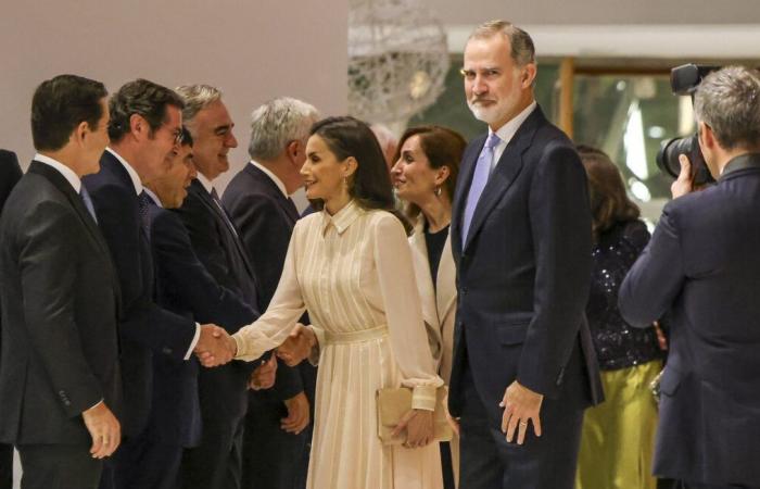 Le couple royal participera à une messe en hommage aux 230 victimes