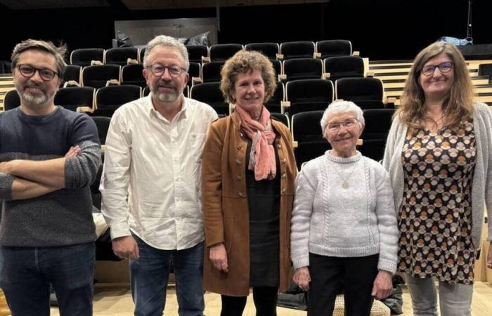 dans un documentaire, une ouvrière raconte sa vie à l’usine