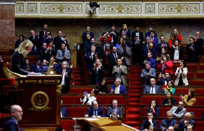 Le gouvernement français s’effondre après avoir perdu le vote de confiance