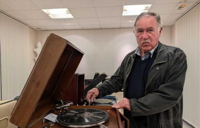 VIDÉO. Dans le Calvados, Jean collectionne et restaure des tourne-disques anciens