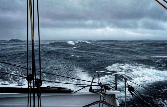 statu quo dans la tempête, le duel Dalin-Simon continue… Suivez la position des skippers en direct