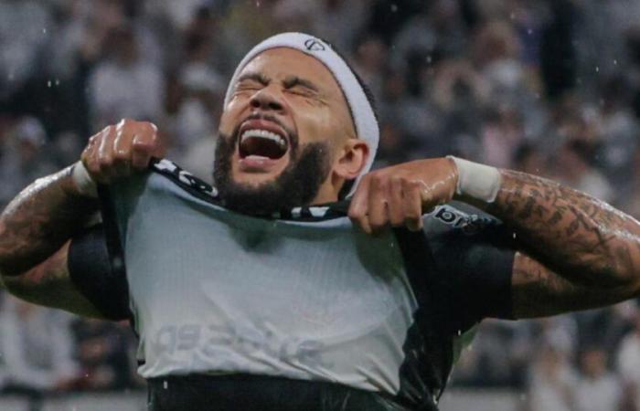 en vidéo, le coup franc en boulet de canon signé Memphis Depay au Brésil