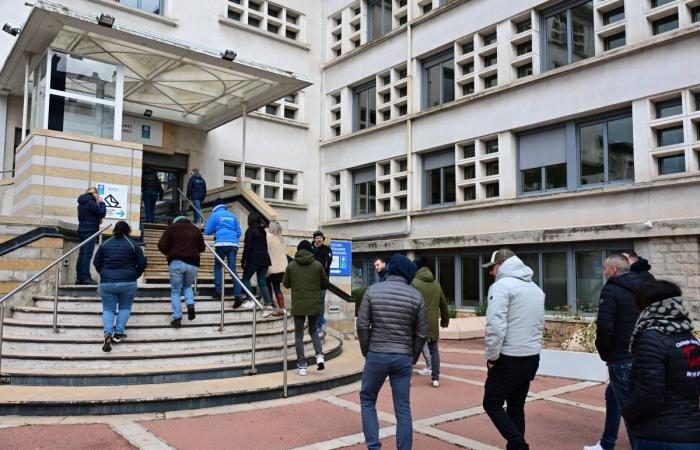 Les taxis de Haute-Loire mobilisés au Puy-en-Velay pour se faire entendre