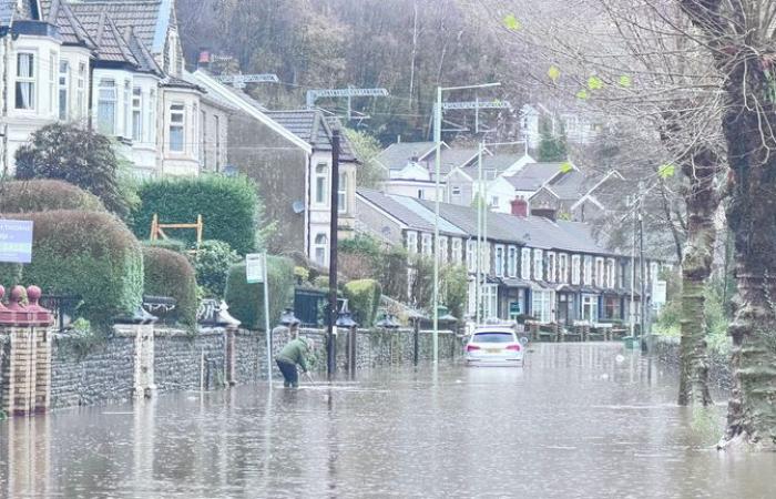 Le Met Office émet des avertissements météorologiques concernant de fortes pluies et des rafales allant jusqu’à 80 mph à travers le Royaume-Uni