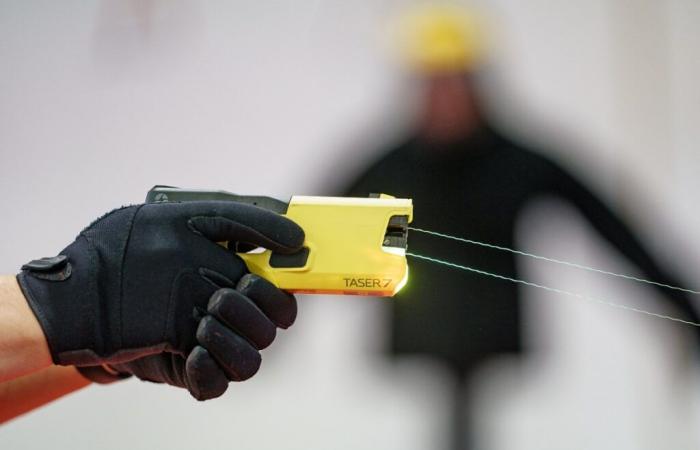 Le Parlement soutient les Tasers pour la police des transports