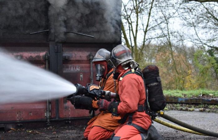 Moins lourde et plus écologique, les pompiers de Seine-Maritime testent une nouvelle lance