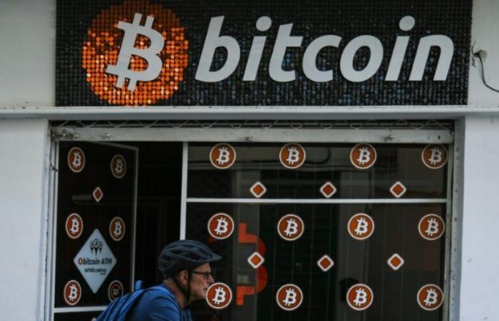 Pour la première fois, le bitcoin franchit la barre des 100 000 dollars