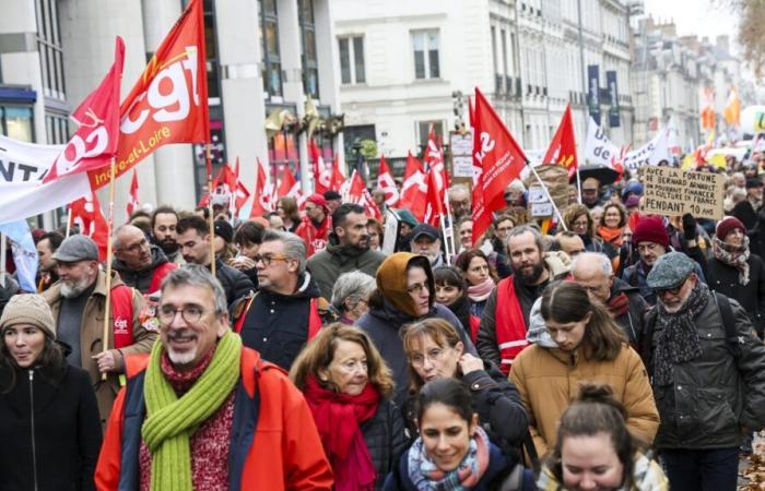 fonctionnaires dans les rues malgré la censure du gouvernement