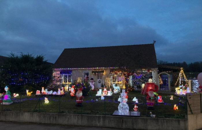 Elle a acheté cette maison dans l’Orne entièrement illuminée, depuis elle perpétue la tradition