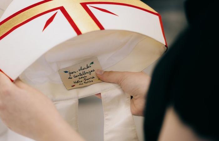 le dessinateur Jean-Charles de Castelbajac a conçu les vêtements et ornements liturgiques de Notre-Dame de Paris