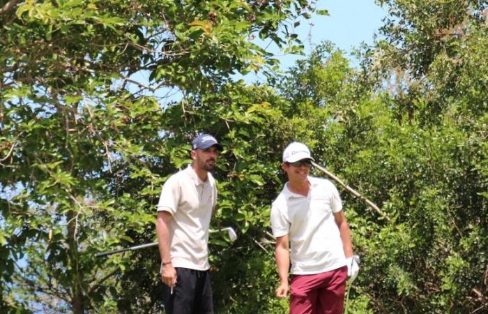 Un double duo mène le Mercedes Golf Open après les premiers quatre balles