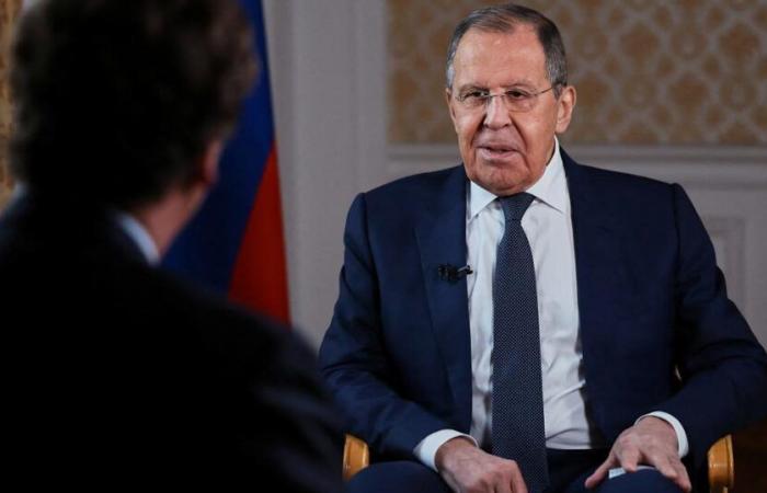 Au micro de Tucker Carlson, Sergueï Lavrov s’emploie à rassurer les Américains