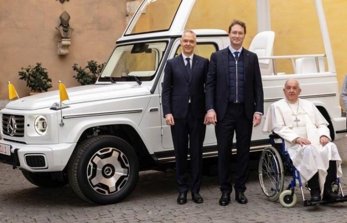 Le pape passera à l’électrique avec la nouvelle papamobile de classe G