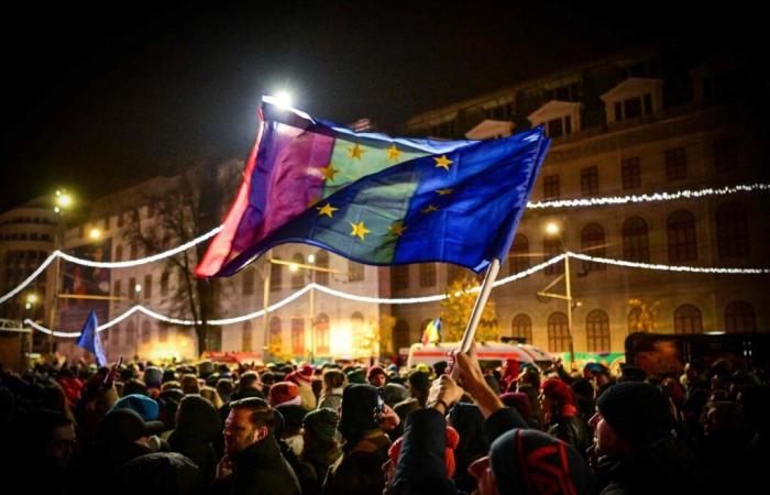 un rassemblement au coeur de Bucarest pour soutenir le candidat pro-européen