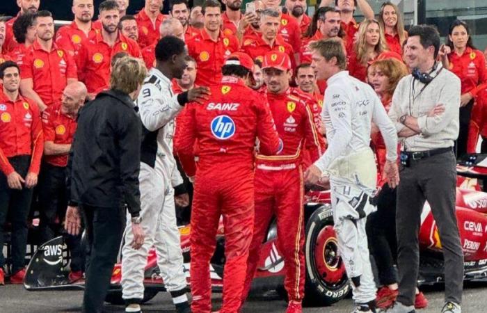 quand Brad Pitt « s’invite » avec Ferrari pour les adieux de Carlos Sainz