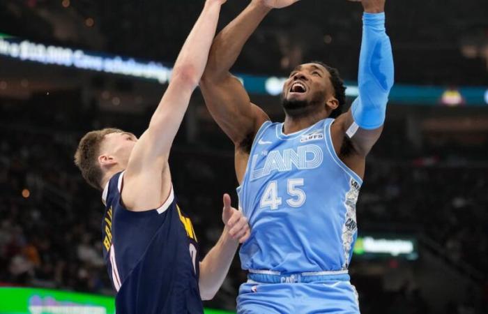 Donovan Mitchell marque 28 alors que les Cavaliers améliorent leur fiche à 13-1 à domicile en battant Jokic et Nuggets 126-114