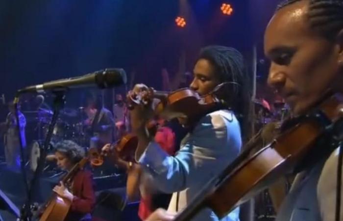 Après Paris, le groupe Malavoi de Martinique continue sa tournée à La Réunion, avec ses musiques traditionnelles et ses violons