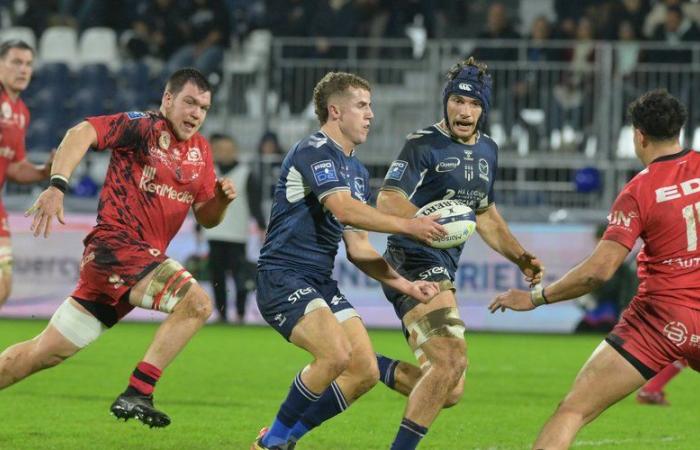 un triplé d’Iban Etcheverry permet au SU Agen de décrocher sa première victoire bonifiée face à un Oyonnax à quatorze