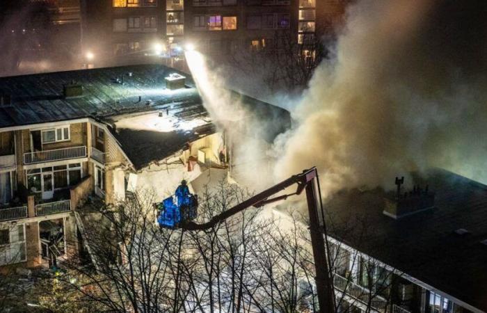 Incendie et explosion : Pays-Bas : un bâtiment à La Haye partiellement effondré