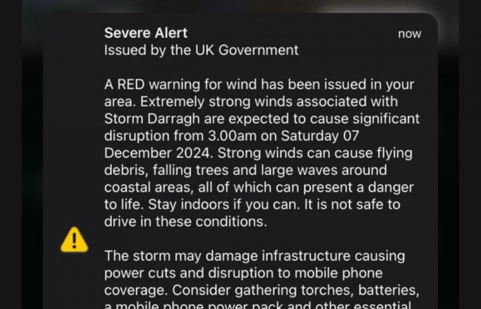 Des millions de téléphones portables reçoivent une alerte d’urgence sans précédent du gouvernement alors qu’une alarme urgente est envoyée