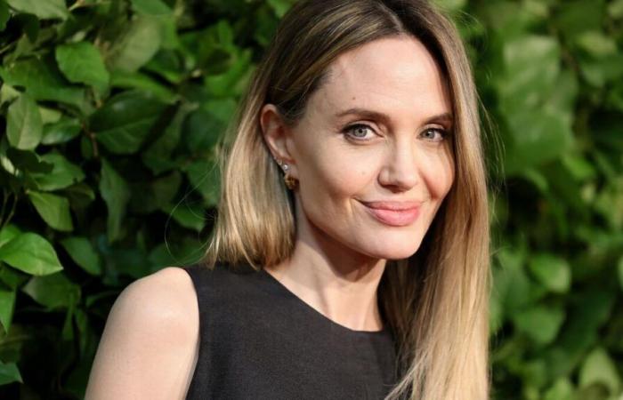 Angelina Jolie, mal à l’aise, fait sa première apparition dans un talk-show de fin de soirée en 10 ans