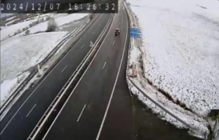 La neige tombe sur l’Aubrac, les Cévennes et le Cantal cet après-midi