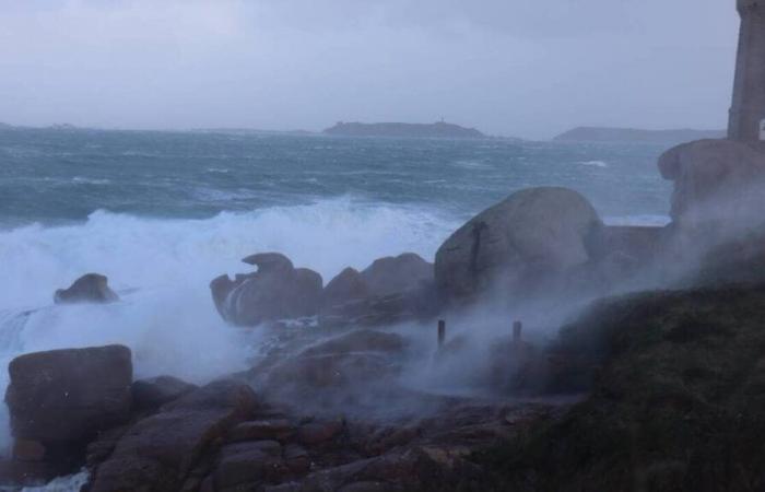 EN IMAGES. Mer déchaînée et gros -… L’arrivée de la tempête Darragh sur la Côte de Granit Rose