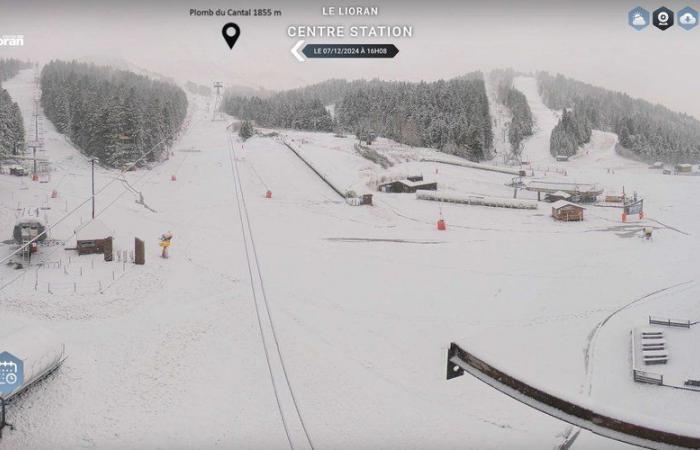 La neige tombe sur l’Aubrac, les Cévennes et le Cantal cet après-midi